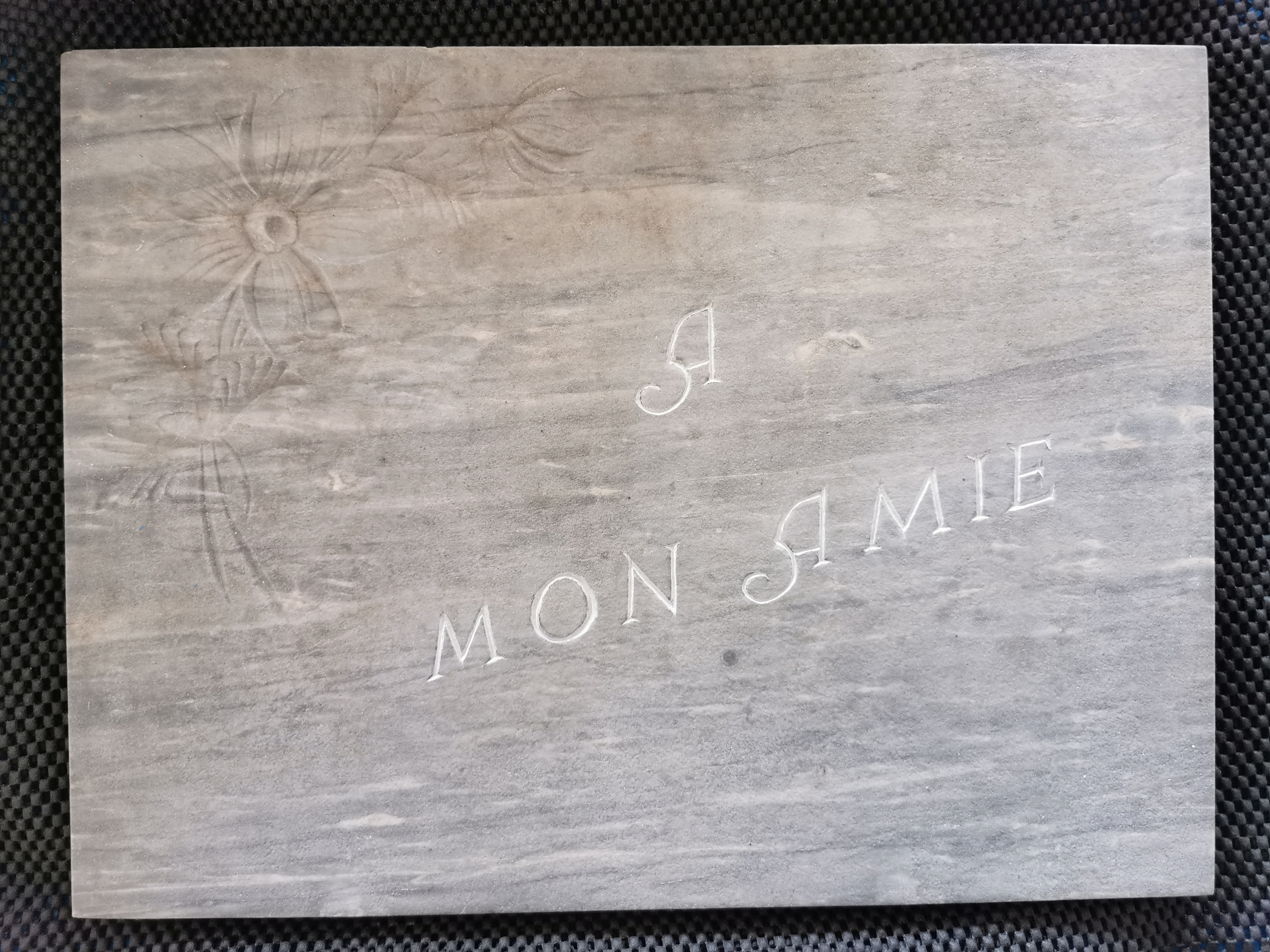 plaque "a mon amie" après nettoyage et regravure