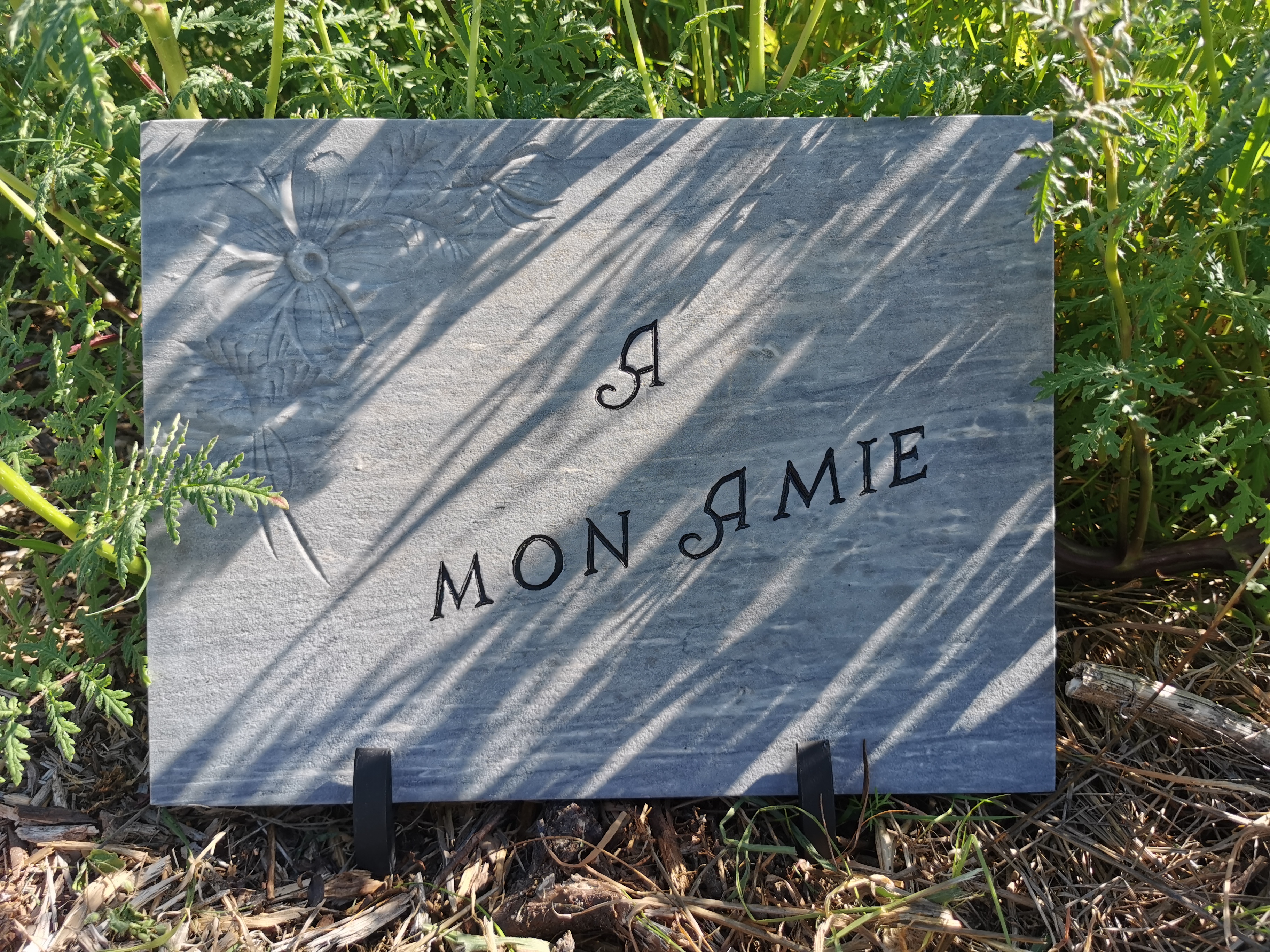 plaque "a mon amie" après nettoyage, restauration des gravures et du support en métal